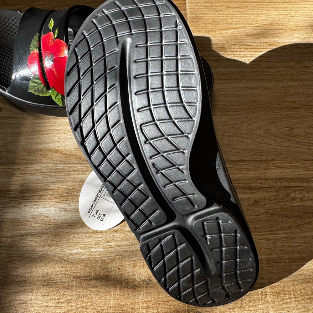 New Women's Oofos OOahh Slide Ltd Hibiscus $79.95 Size 7 - Picture 5 of 5